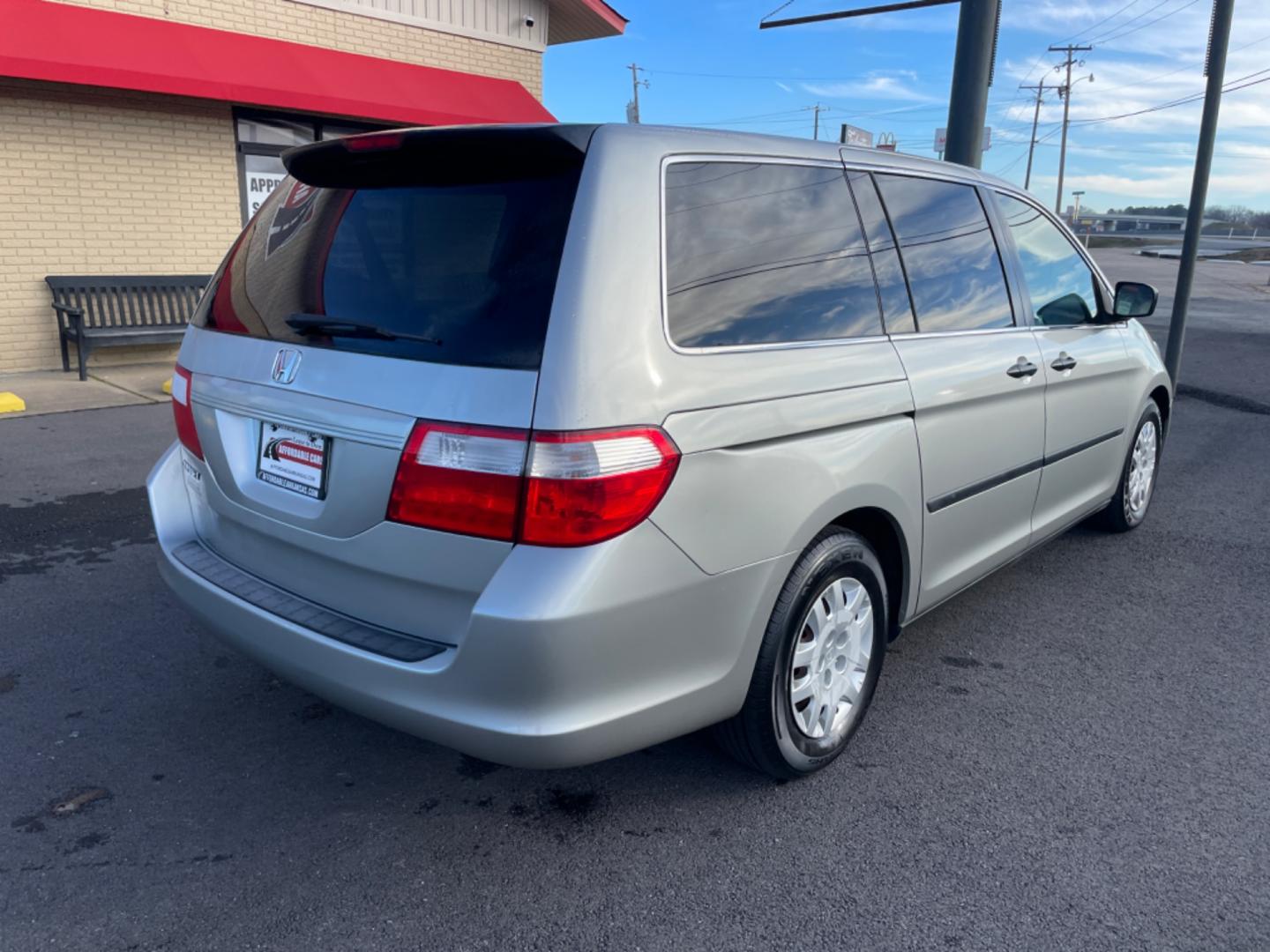 2007 Silver Honda Odyssey (5FNRL38207B) with an V6, VTEC, 3.5 Liter engine, Automatic transmission, located at 8008 Warden Rd, Sherwood, AR, 72120, (501) 801-6100, 34.830078, -92.186684 - Photo#7